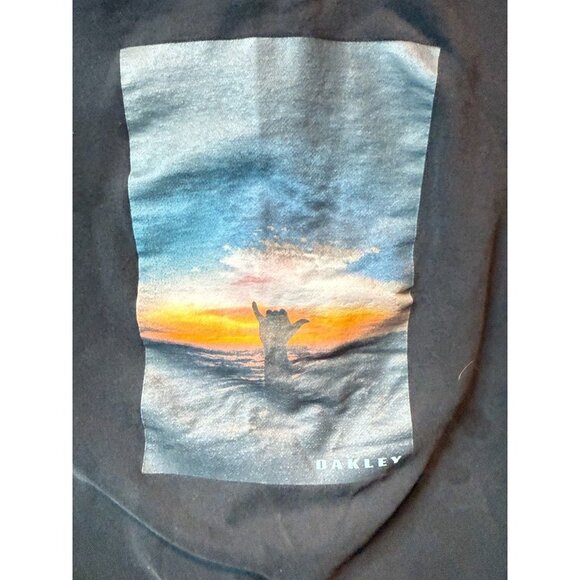 Oakley Regular Fit Zip-Up Hoodie With Sunset Ocean Graphic Back - Picture 8 of 8